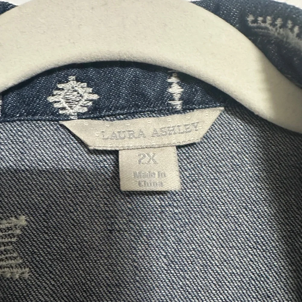 Laura Ashley Denim Southwest Embroidered Rhinestone Button jean jacket Sz 2X - Picture 2 of 7